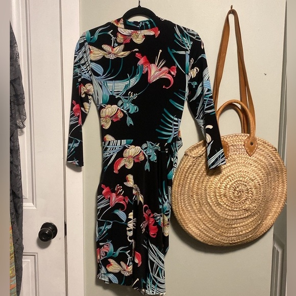 Jennifer Lopez | Black Floral Long Sleeve Ruched Dress - V Neck - Stretchy - M - Picture 5 of 7